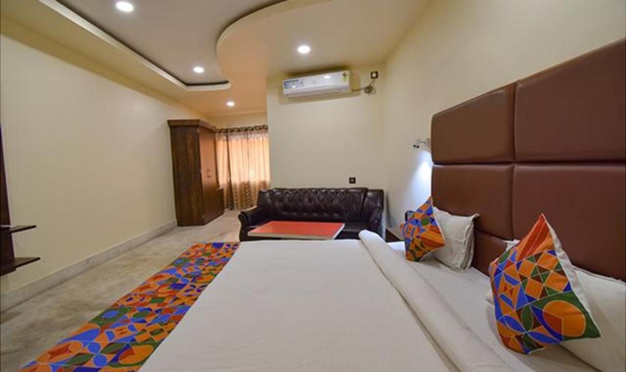 Fabhotel Rr Suites Guwahati Bagian luar foto
